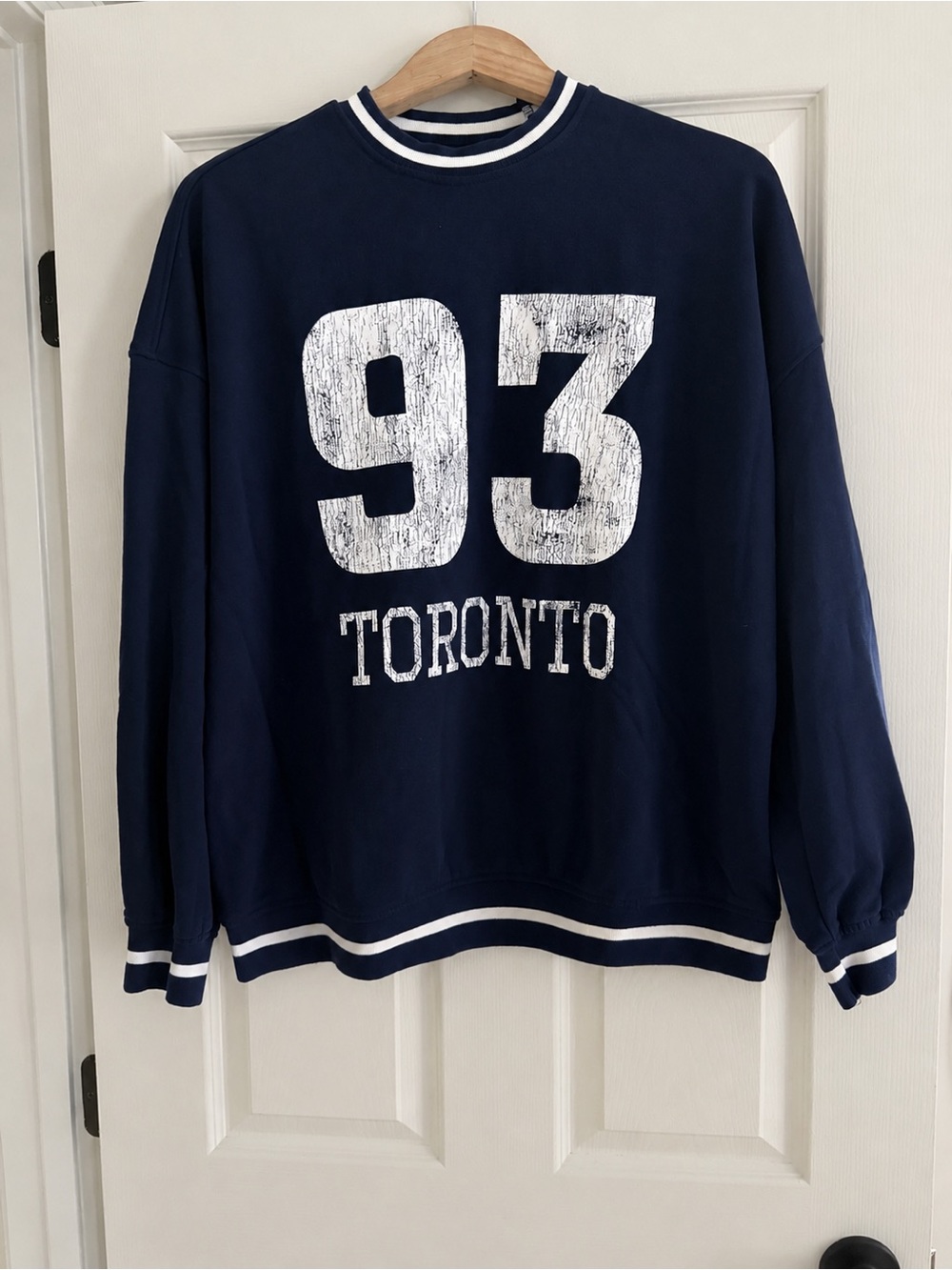 H&M Toronto 93 Sweatshirt Women’s Small Navy Graphic Crewneck Fleece Pull